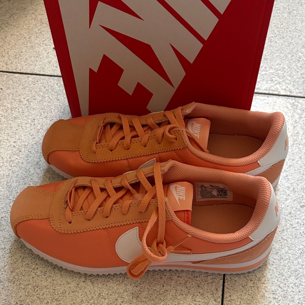 Nike kids Cortez size 6 equal adult  7and half 8Coral Classic Runner Sneakers